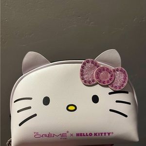 🎀Hello kitty x crème makeup bag🎀